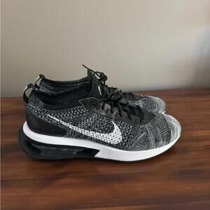 Nike Air Max Flyknit Racer Men's 9 Black and White‎ Tennis Shoes EUC